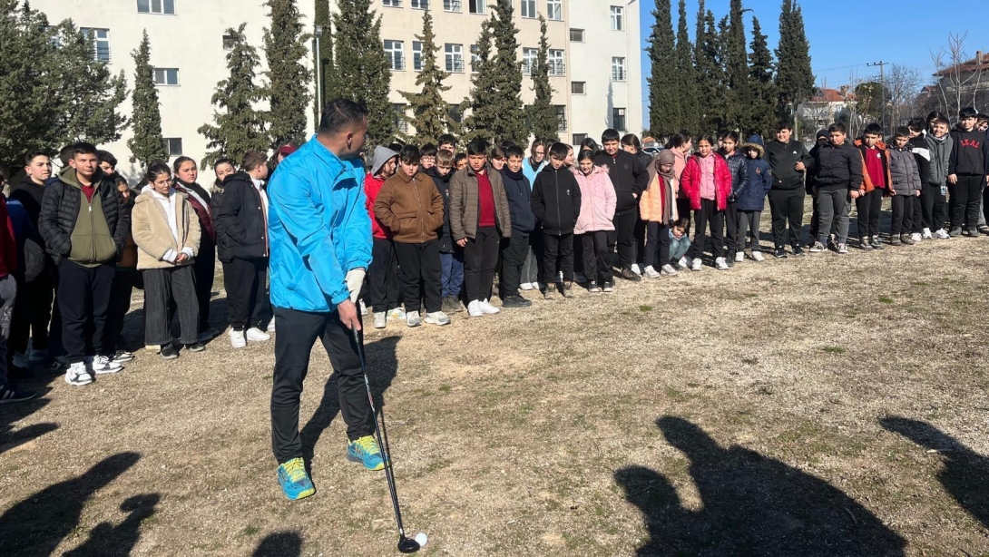 Kriket A Milli Takım Antrenörü Suat ARI'ya Teşekkür Ederiz.